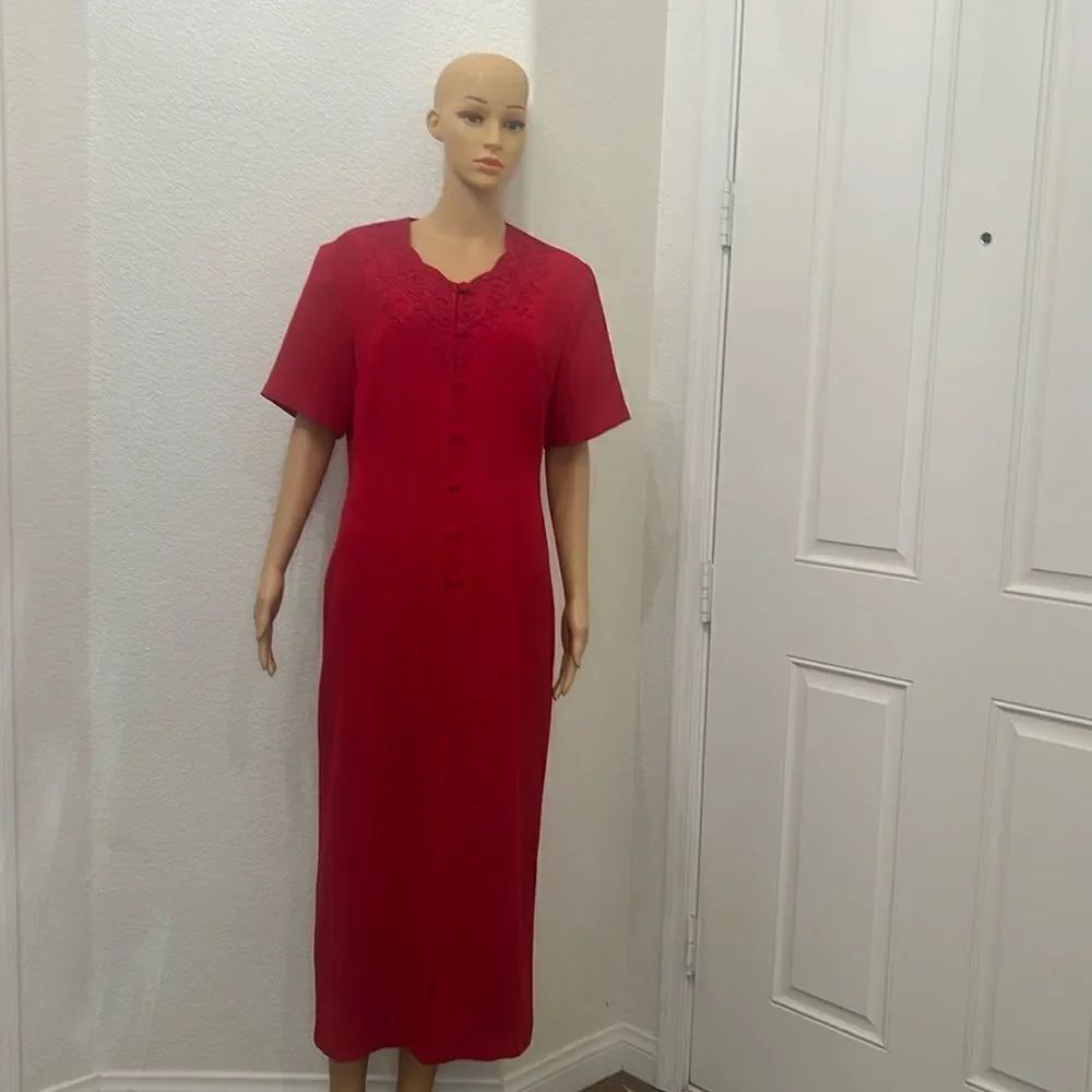 Mosaic Red Dress Sz 14 Embroidered Scoop Neck Short Sleeve Lined